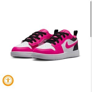 Youth Nikes Jordan size 3